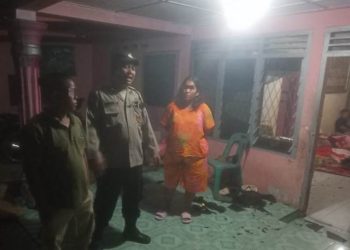 Personil Polsek Siantar Marihat tindaklanjuti keributan pasangan suami istri (Pasutri) yang mengakibatkan kaca rumah pecah, di Jalan Bahkora II, pada Sabtu (03/01/2026).