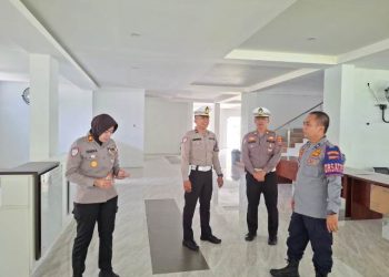 Sat Lantas Polres Pematangsiantar melaksanakan pengecekan kesiapan fungsional, di Terminal Tipe A Tanjung Pinggir Kota Pematangsiantar, pada Selasa (13/1/2026).