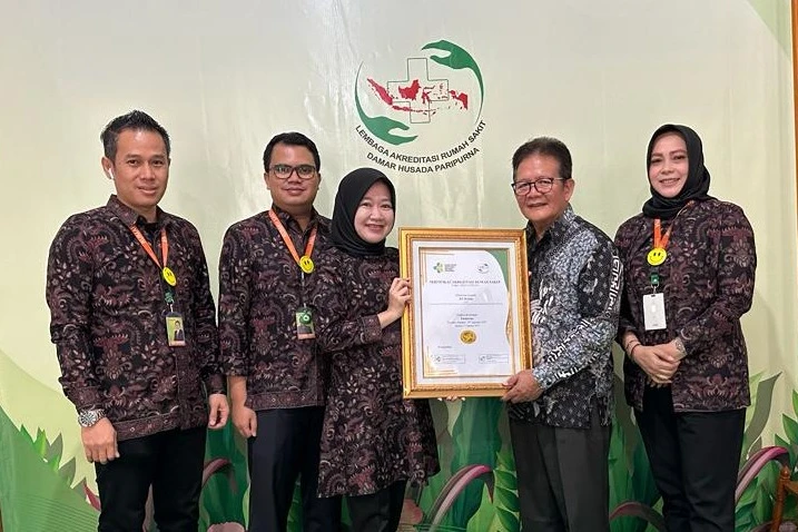 artikel kesehatan Rumah Sakit Medina Terima Sertifikat Akreditasi PARIPURNA