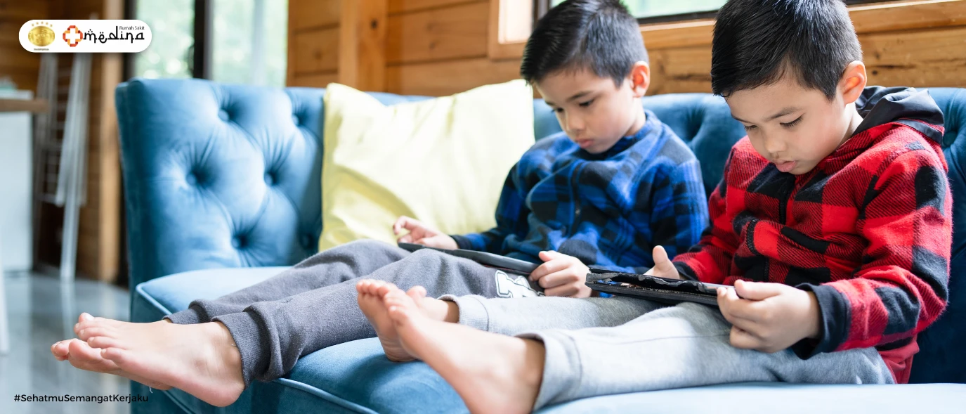 artikel kesehatan Anak Bisa 4 Kali Lebih Berisiko Karena Kebiasaan Menonton Orang Tua