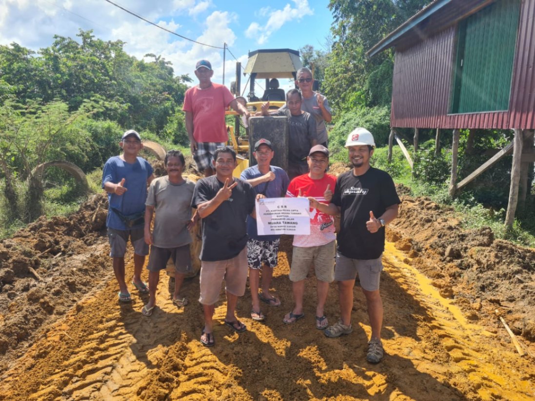 PT Kartika Prima Cipta Gerakkan CSR, Tingkatkan Aksesibilitas di Kapuas Hulu
