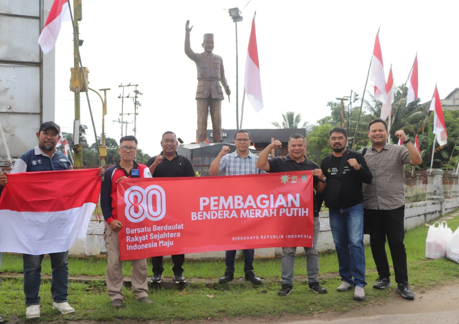 HPI Guyur Ratusan Bendera Merah Putih, Kobarkan Semangat Kemerdekaan di Landak