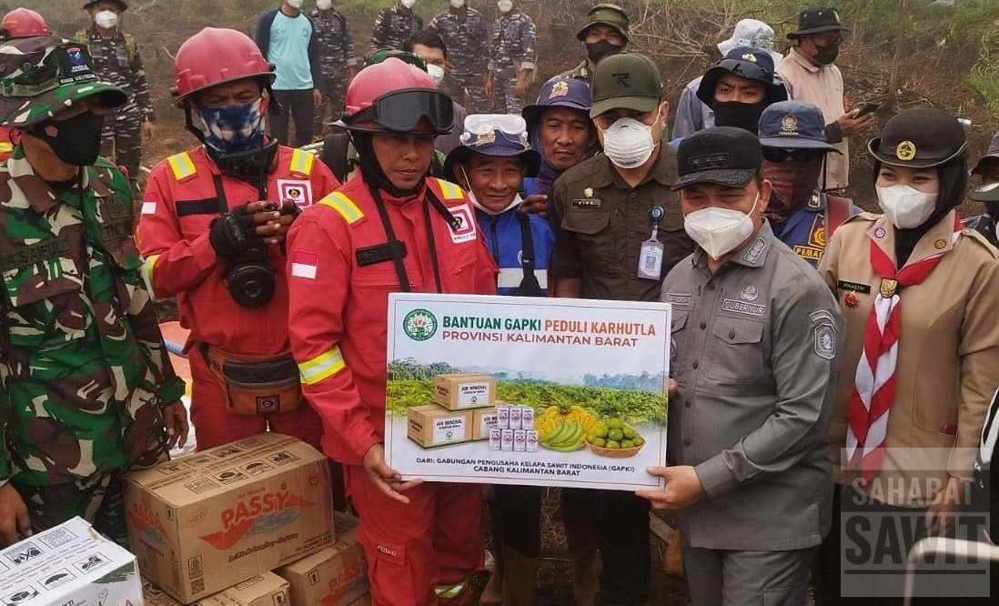 GAPKI Kalbar Kirim Logistik untuk Pemadam Karhutla di Kubu Raya
