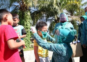 Serentak se-Indonesia, Syahputri Hefriansyah Bagikan Masker Door to Door