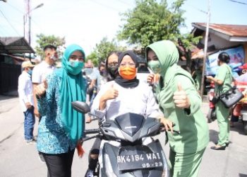 Ny Hefriansyah dan Istri Pimpinan Daerah Sosialisasi Gebrak Masker di 8 Kecamatan