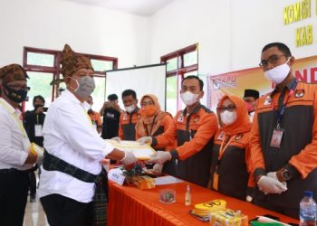 Radiapoh Hasiolan Sinaga dan Zonny Waldi Resmi Mendaftar ke KPU Simalungun