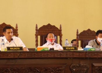 Walikota Siantar Antarkan Nota Keuangan Rancangan P APBD 2020