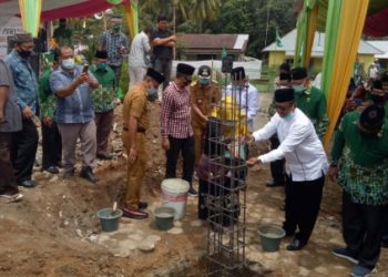 Zonny Waldi Letakkan Batu Pertama Pembangunan Masjid Taqwa Pematang Bandar
