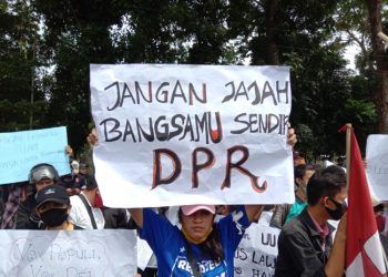 Sahkan Omni Bus Law, DPR-RI Diminta Tidak Menjajah Bangsanya Sendiri