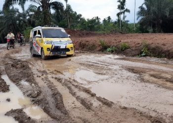 Blusukan ke Raya Kahean, Rombongan RHS Lintasi Jalanan Rusak Parah