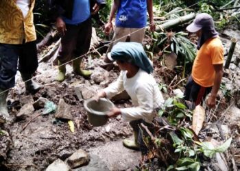 RHS Bantu Pembangunan Tanggul Penahan dan Bak Penampungan di Sipangan Bolon Mekar