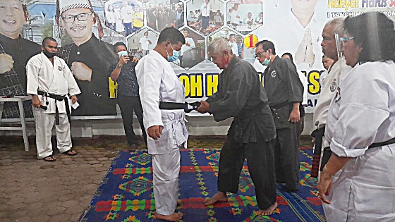 Sabuk Hitam Disematkan, RHS Dinobatkan Jadi Keluarga Besar Karateka Tako