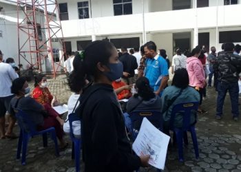 Warga Siantar “Berstatus” Rawan Covid-19 Berkerumun di Lokasi Tes Swab