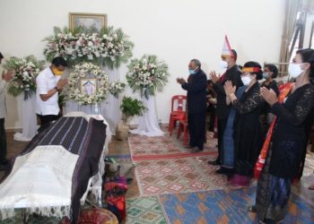 Walikota Siantar Layat Istri Mantan Sekda