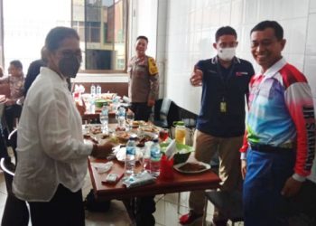 Sandiaga Uno Makan Siang di Miramar Siantar, Lalu Belanja Roti Ganda