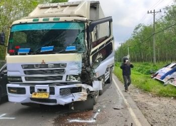 Tabrak Tronton, Bus Rombongan Warga Tanah Jawa Terjungkal ke Parit di Tapian Dolok