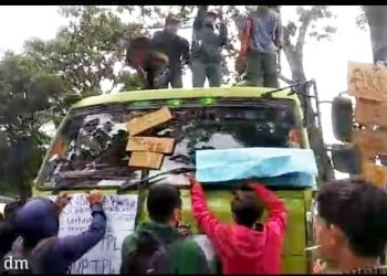 Desak PT TPL Ditutup, Pendemo Hadirkan Gangguan Lalulintas di Jalan Negara