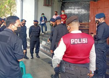 Brimob dan Polres Siantar “Sterilkan” Gereja Jelang Ibadah Natal
