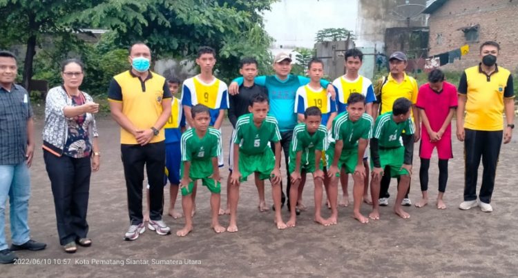 Antisipasi Narkoba, Polisi dan Camat Siantar Martoba Gerakkan Sepak Bola di Bajigur