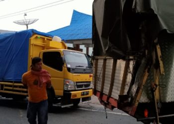 Tiga Truk Tabrakan di Dekat Danau Toba, Kondektur Terjepit dan Tewas