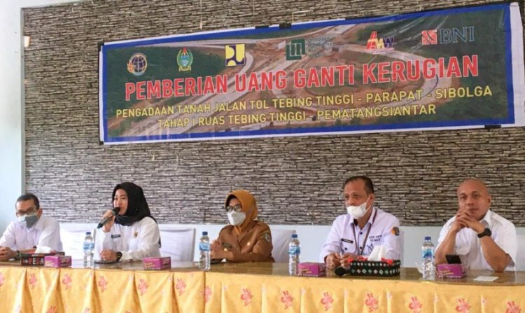 Plt Walikota Siantar Serahkan Ganti Rugi Lahan Warga untuk Jalan Tol