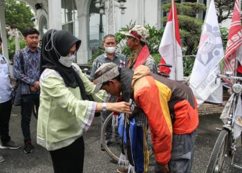 Tiba di Siantar, Tim Sepeda Ontel Keliling Indonesia Disambut Plt Walikota