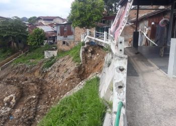Aksi “Liar” Kavling Bersama di Siantar Utara Sebabkan Tembok Roboh, Rumah Terancam Longsor