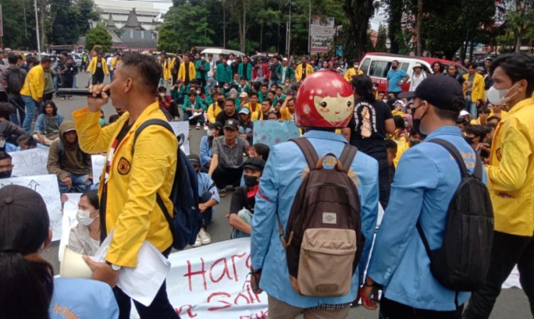 Menyusup ke Barisan Aksi Demo, Mahasiswa “Bekuk” Oknum Diduga Intel Polri