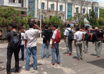 Lagi Asyik Main Biliar, Belasan Pelajar di Siantar “Dijaring” Sat Pol PP