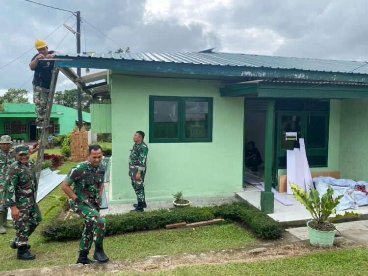 Dandim 0207 Simalungun saat meninjau Makoramil  
Foto: IST
