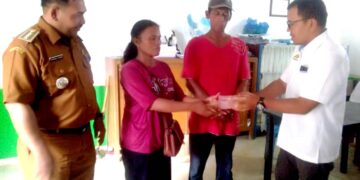 Penyerahan sugu hati disaksikan camat
Foto: IN