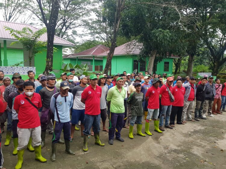 Para THL Kebersihan di Kantor Dinas Lingkungan Hidup