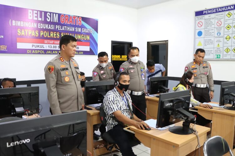 Kapolres Simalungun Sidak ke Satpas
 Foto: Ist