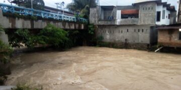 Air sungai Bah Bolon yang sempat naik