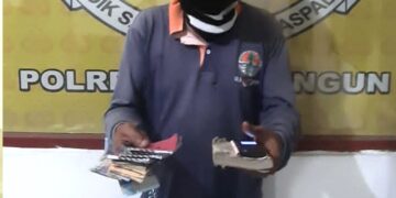 Pelaku berinisial MS dengan wajah ditutupi pakai sebo
File Foto:IST
