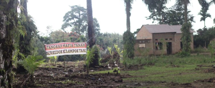 Spanduk di salah satu loksi HGU PTPN 3 Kelurahan Bah Sorma