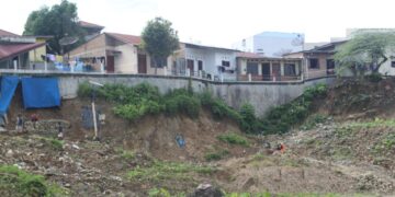 Longsor yang terjadi di penggalian kavling Gang Manunggal