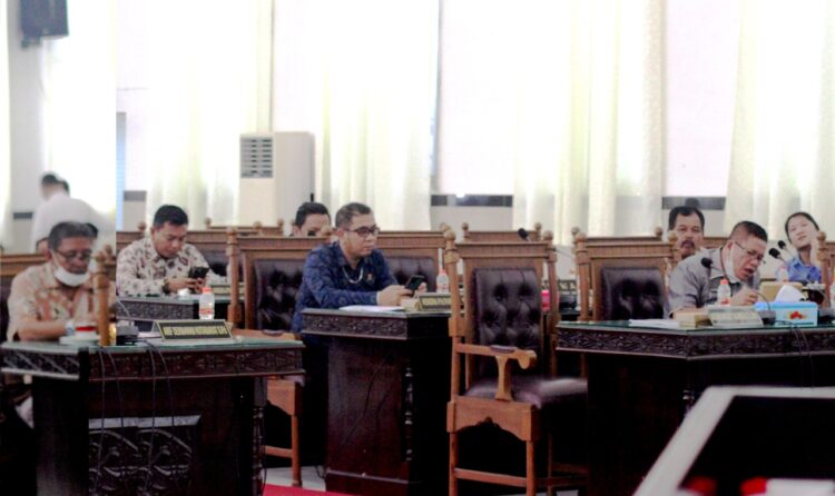 Rapat paripurna yang tidak kourum