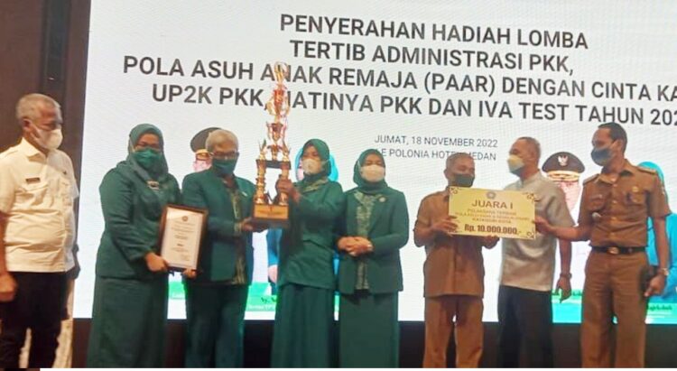 Penyerahan penghargaan