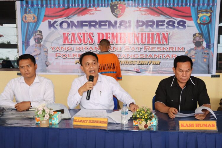 Konferensi pers kasus parmitu tikam parmitu