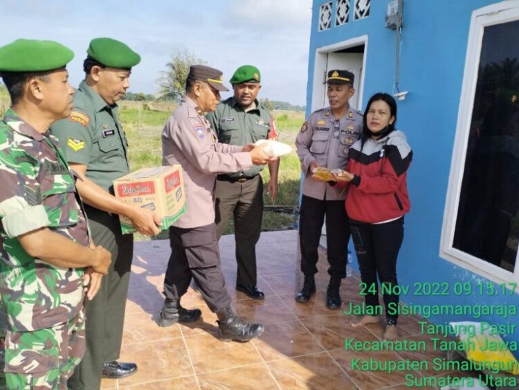 Penyerahan bantuan kepada korban bencana puting beliung
Foto: IST
