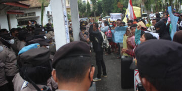 Unjukrasa di depan kantor DPRD Siantar
Foto: IN