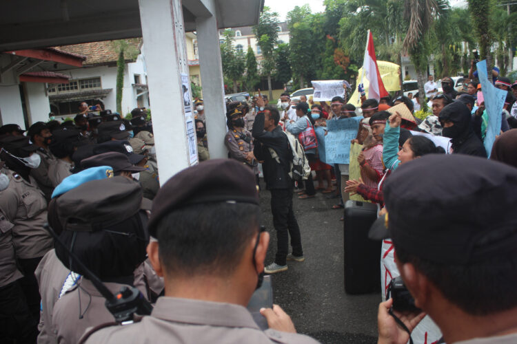 Unjukrasa di depan kantor DPRD Siantar
Foto: IN