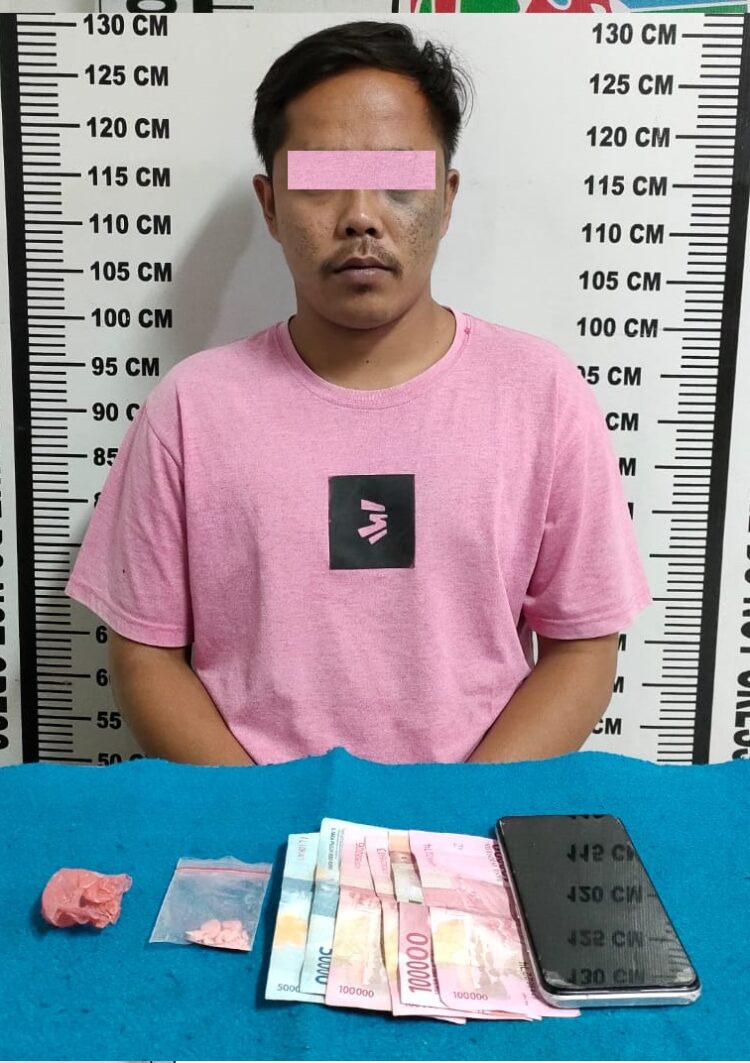 Tersangka dan  barang bukti 
Foto: IST