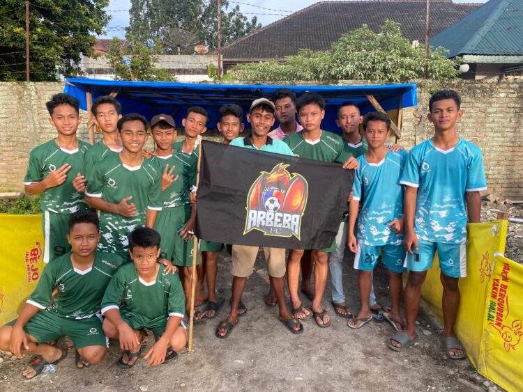 Arbeba FC Vs  Retax FC sebelum bertanding 
Foto: IST