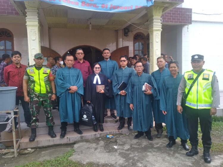 foto  bersama                                                                                                                                                                                                                         Personel Koramil 19/SK Kodim 0207/Simalungun ,
