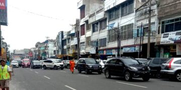 Parkir berlapis  di Jalan Sutomo
Potho: Jr