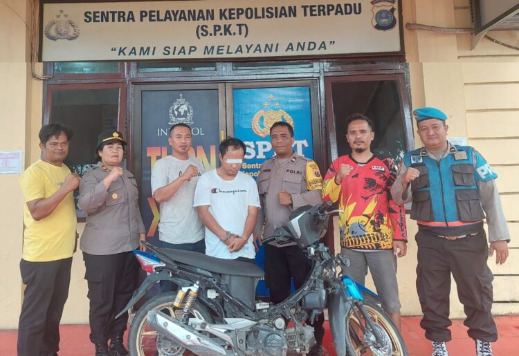 Pelaku dana barang bukti diaper petugas 
Foto: IST