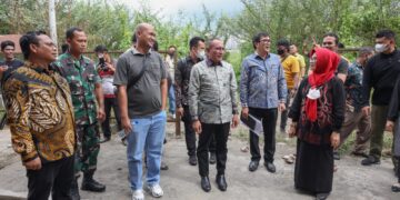 Gubsu didampingi Wali Kota tinjauan stadion Sangnaualuh
Foto: IST