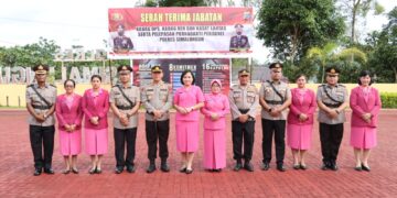 Kapolres Simalungun sematkan tanda jabatan kepada pejabat baru
Foto: IST